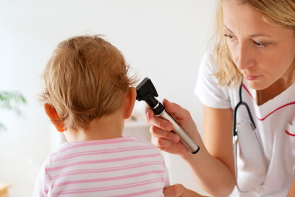 تشخیص گوش درد در نوزادان و کودکان خردسال